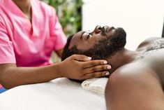 Massage du visage et du crâne